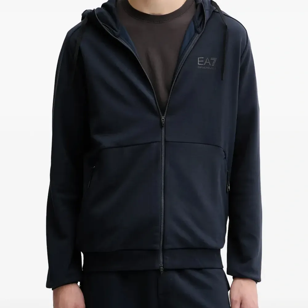 Спортивный костюм с кулиской и логотипом Спортивный костюм с кулиской и логотипом