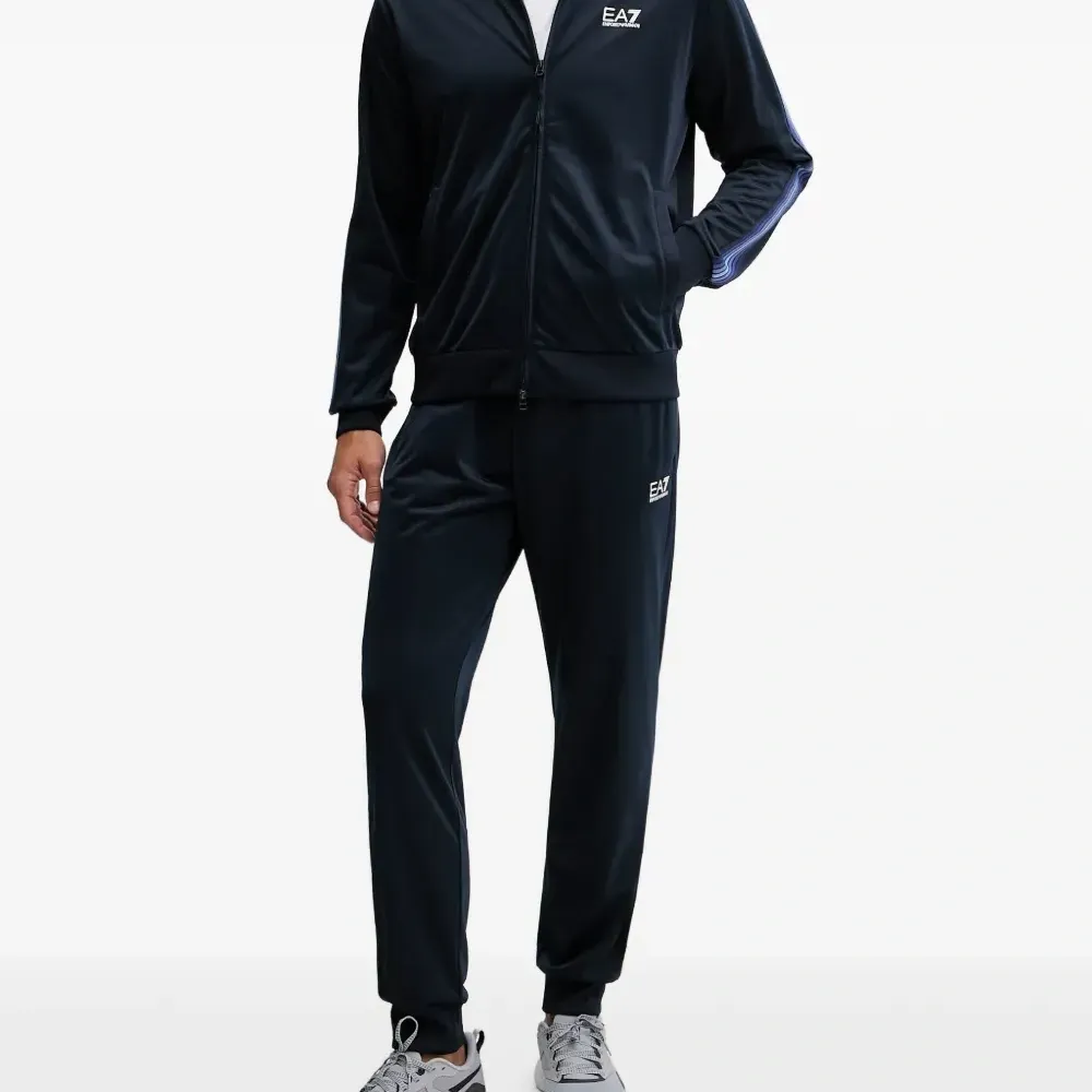 Спортивный костюм с логотипом