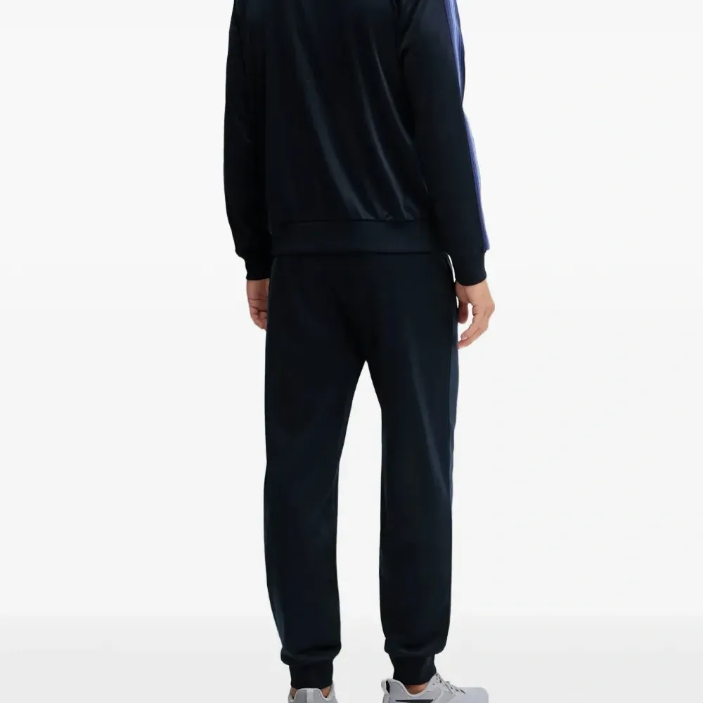 Спортивный костюм с логотипом