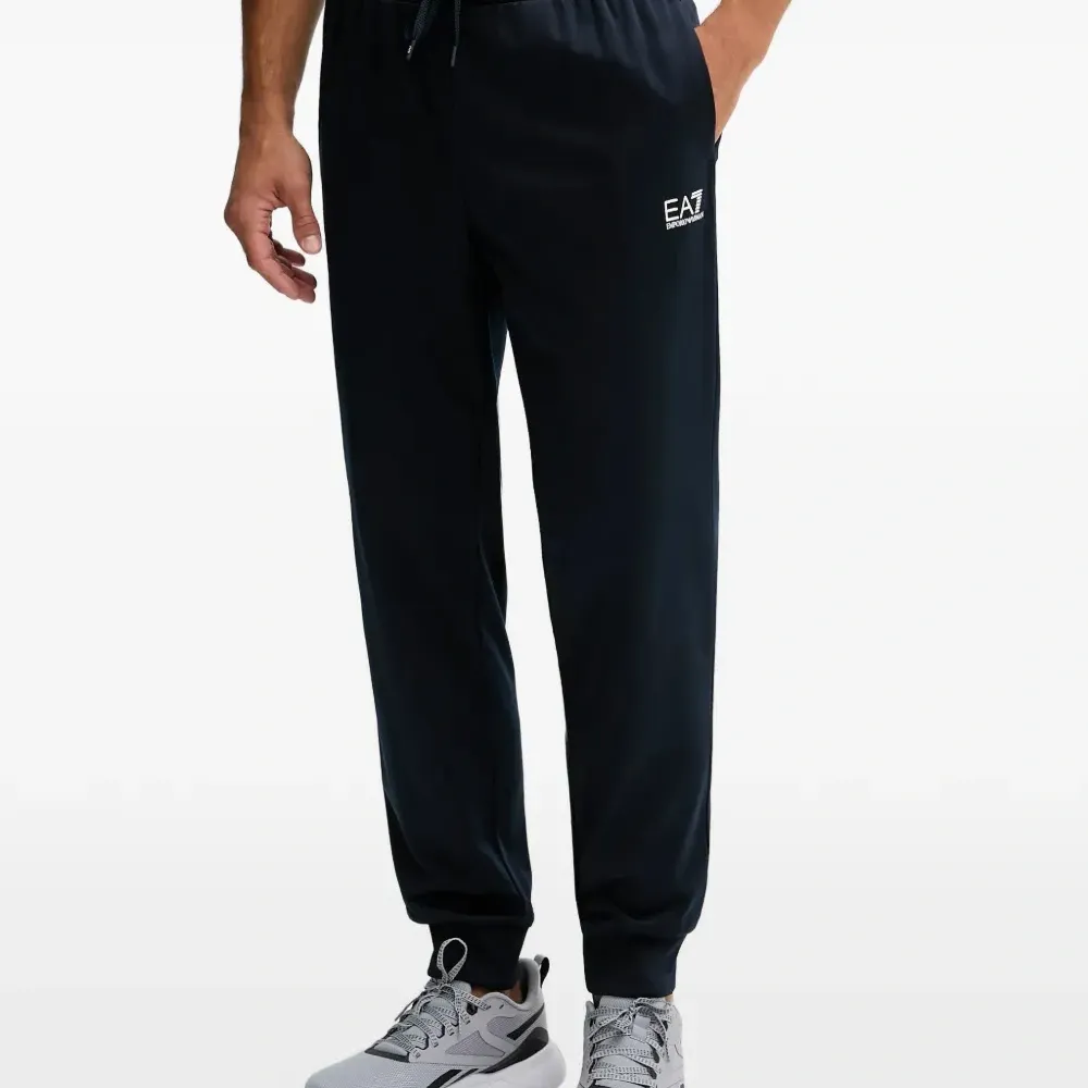 Спортивный костюм с логотипом