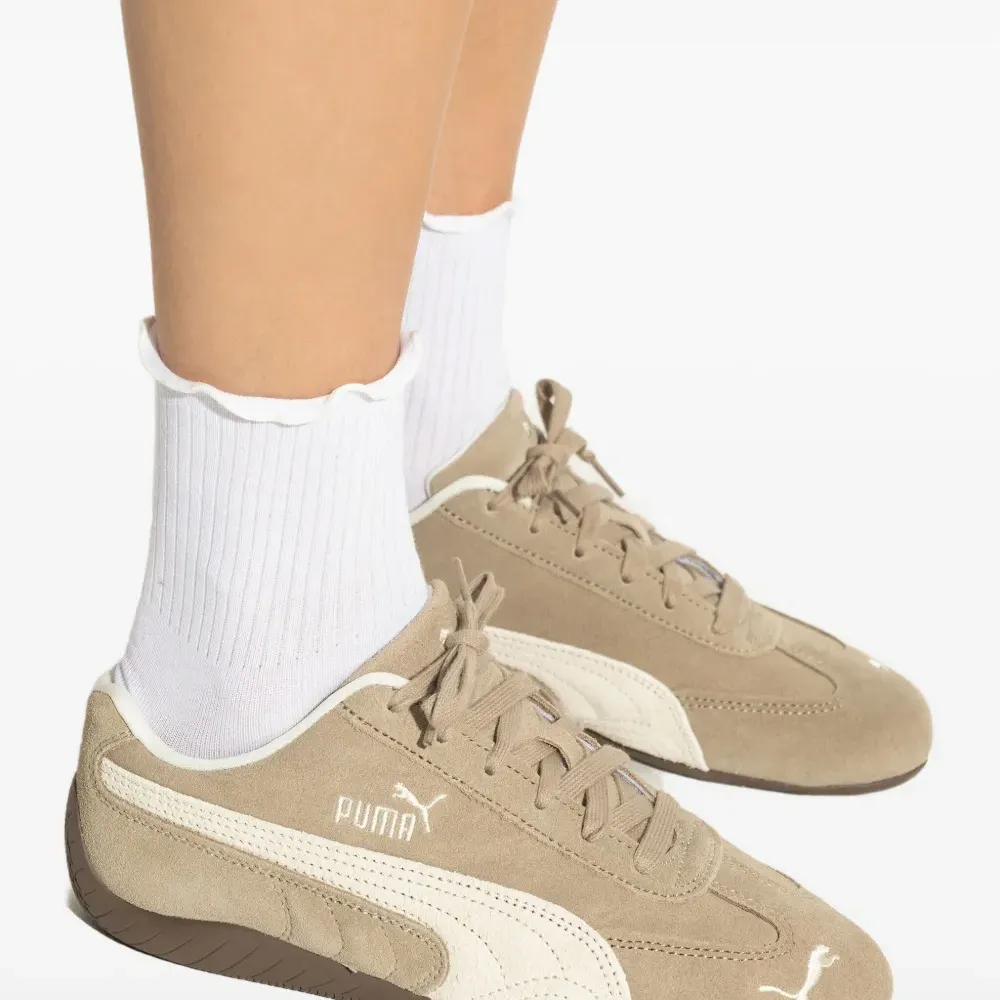 Кроссовки из замшевой кожи