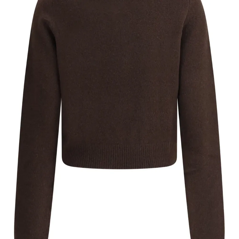 Свитер с круглым вырезом