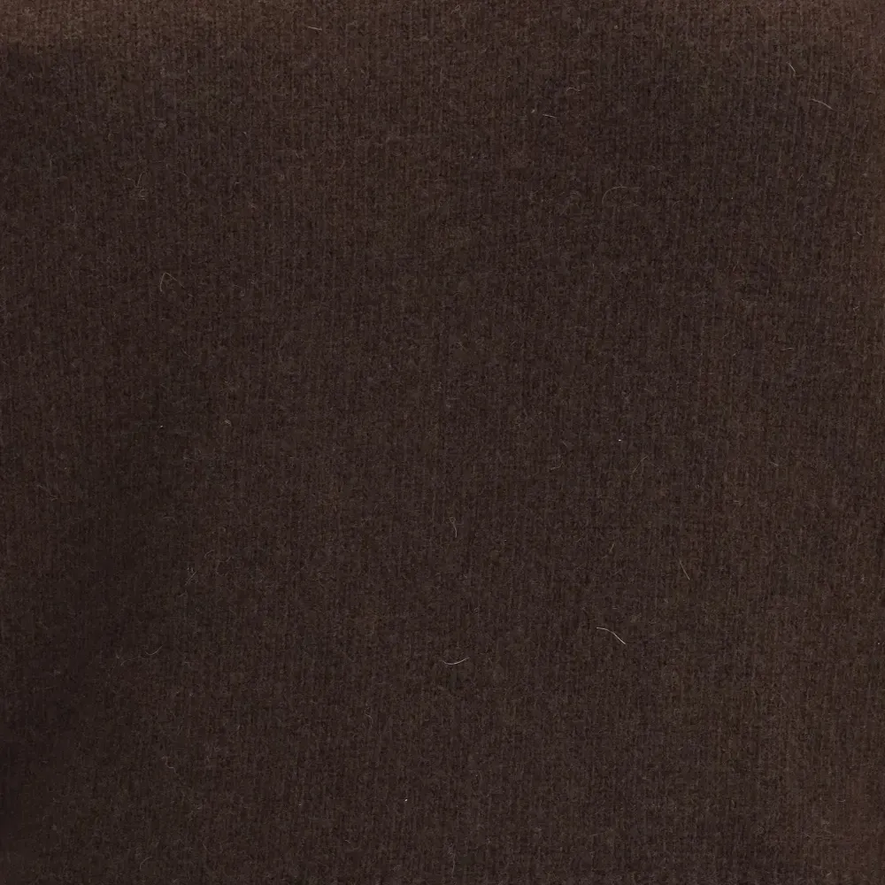 Свитер с круглым вырезом