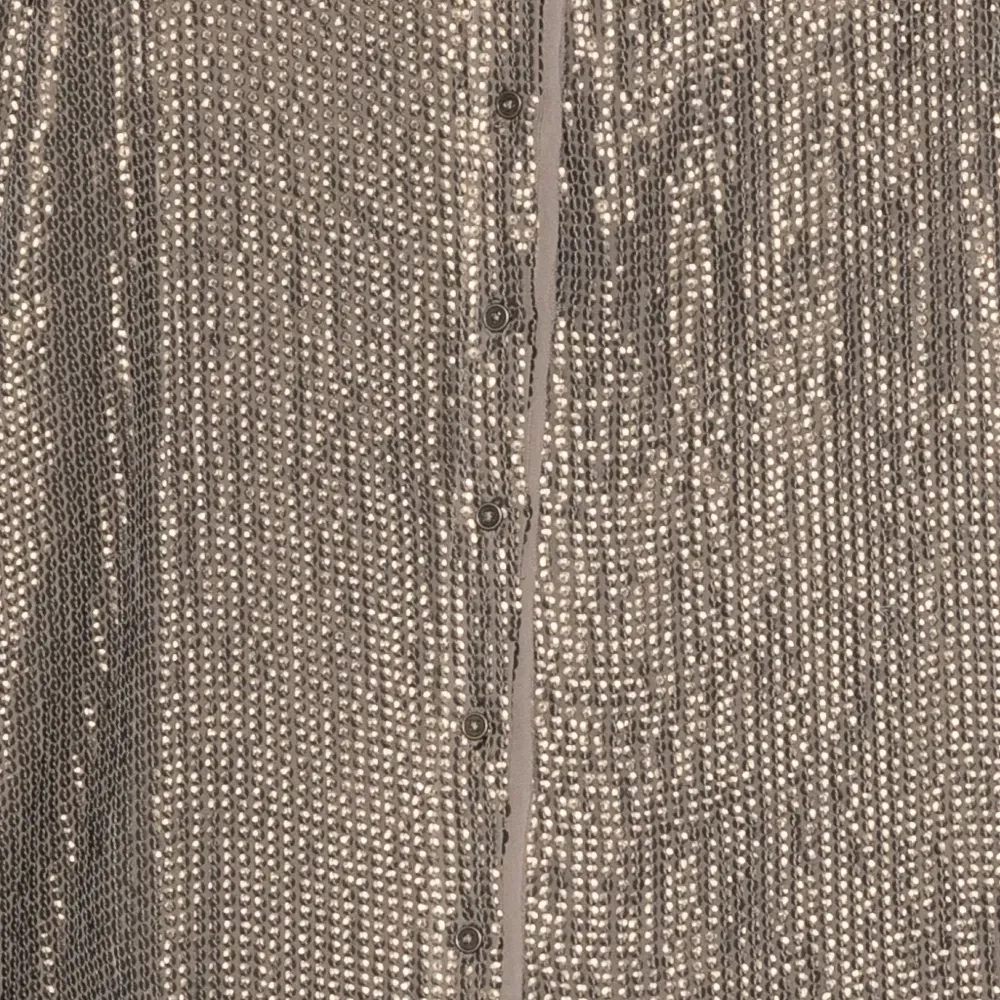 Рубашка с длинными рукавами, украшенная пайетками Рубашка с длинными рукавами, украшенная пайетками