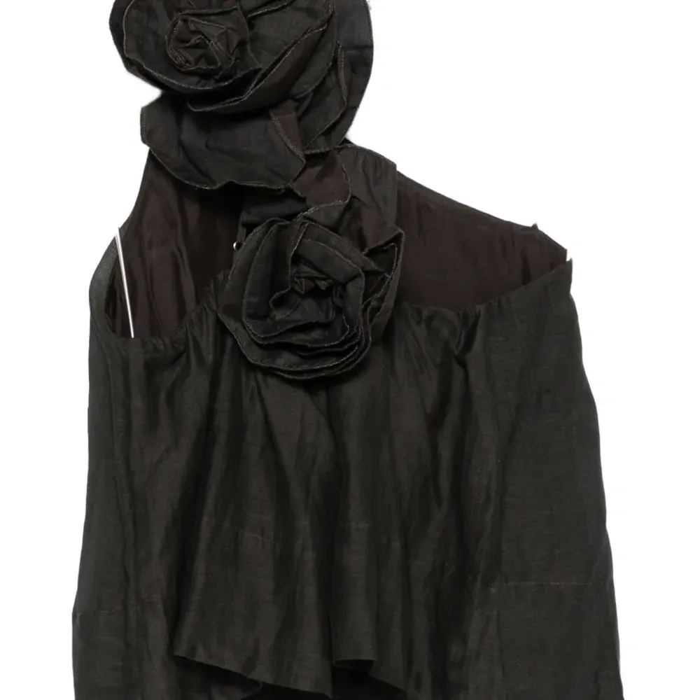 Топ на одно плечо с украшением в виде розы