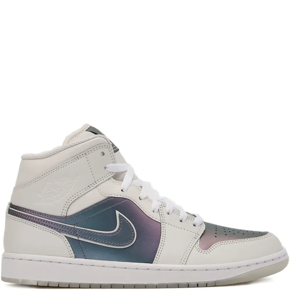 Кроссовки с переливчатым эффектом