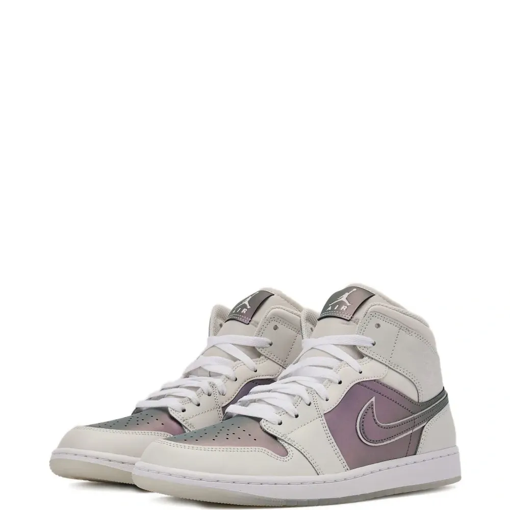 Кроссовки с переливчатым эффектом