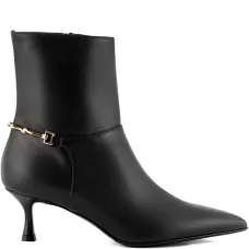 Кожаные ботильоны с заострённым носком и металлической отделкой, каблук 45 мм