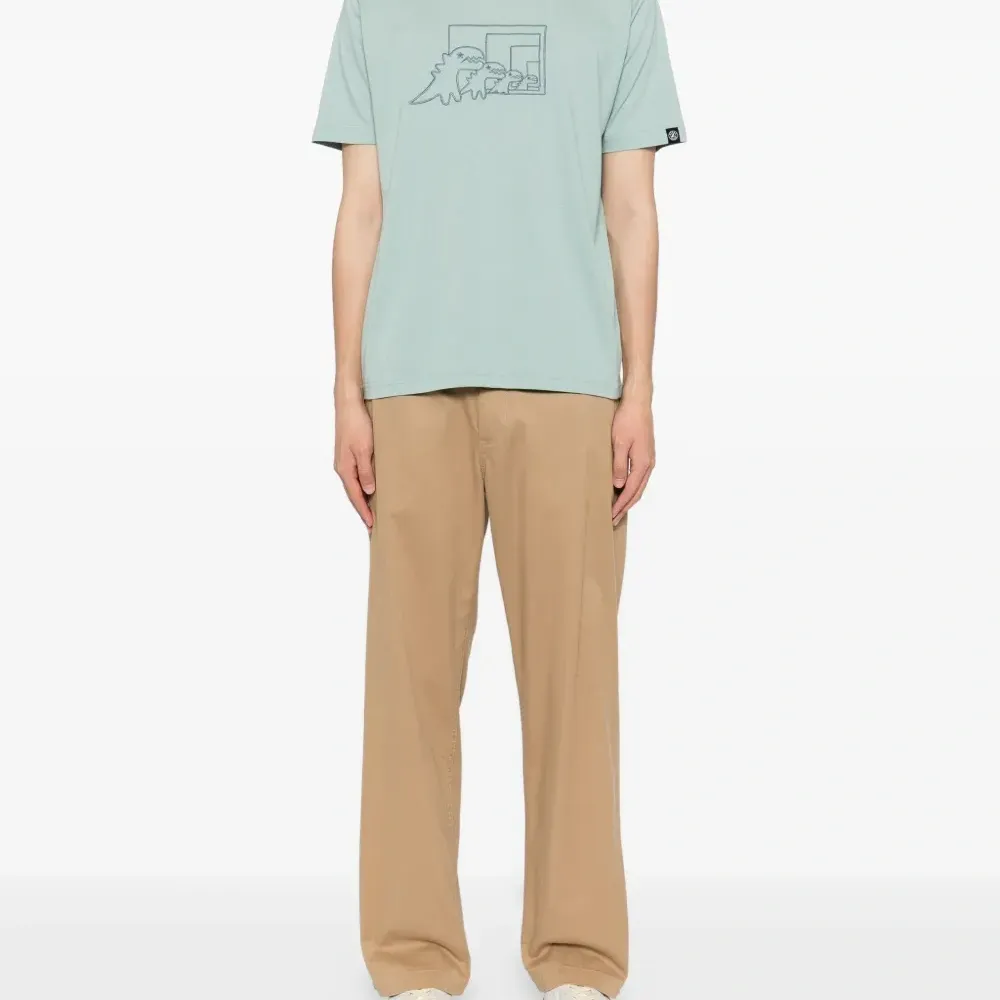 Футболка с вышитым логотипом