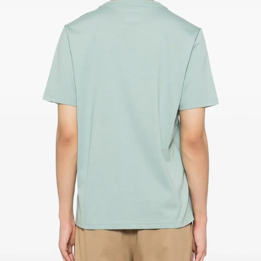 Футболка с вышитым логотипом Футболка с вышитым логотипом