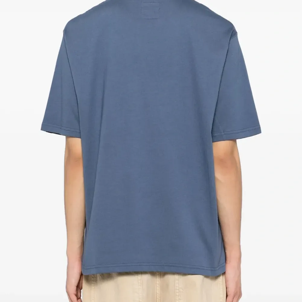 Футболка с вышитым логотипом