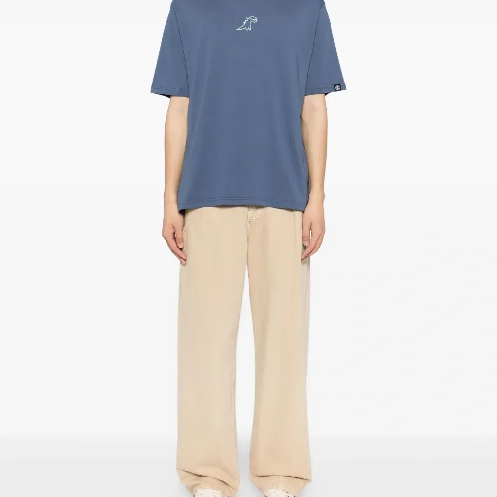 Футболка с вышитым логотипом