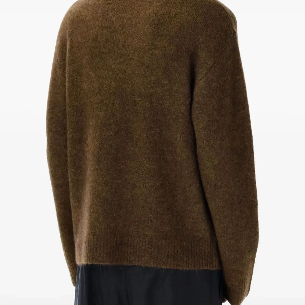 Джемпер с круглым вырезом Джемпер с круглым вырезом