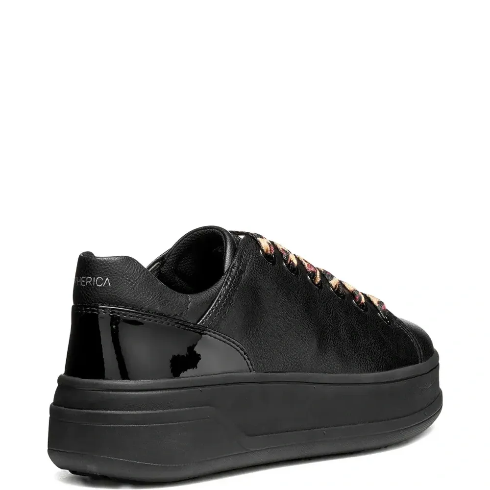 Кроссовки с леопардовыми шнурками