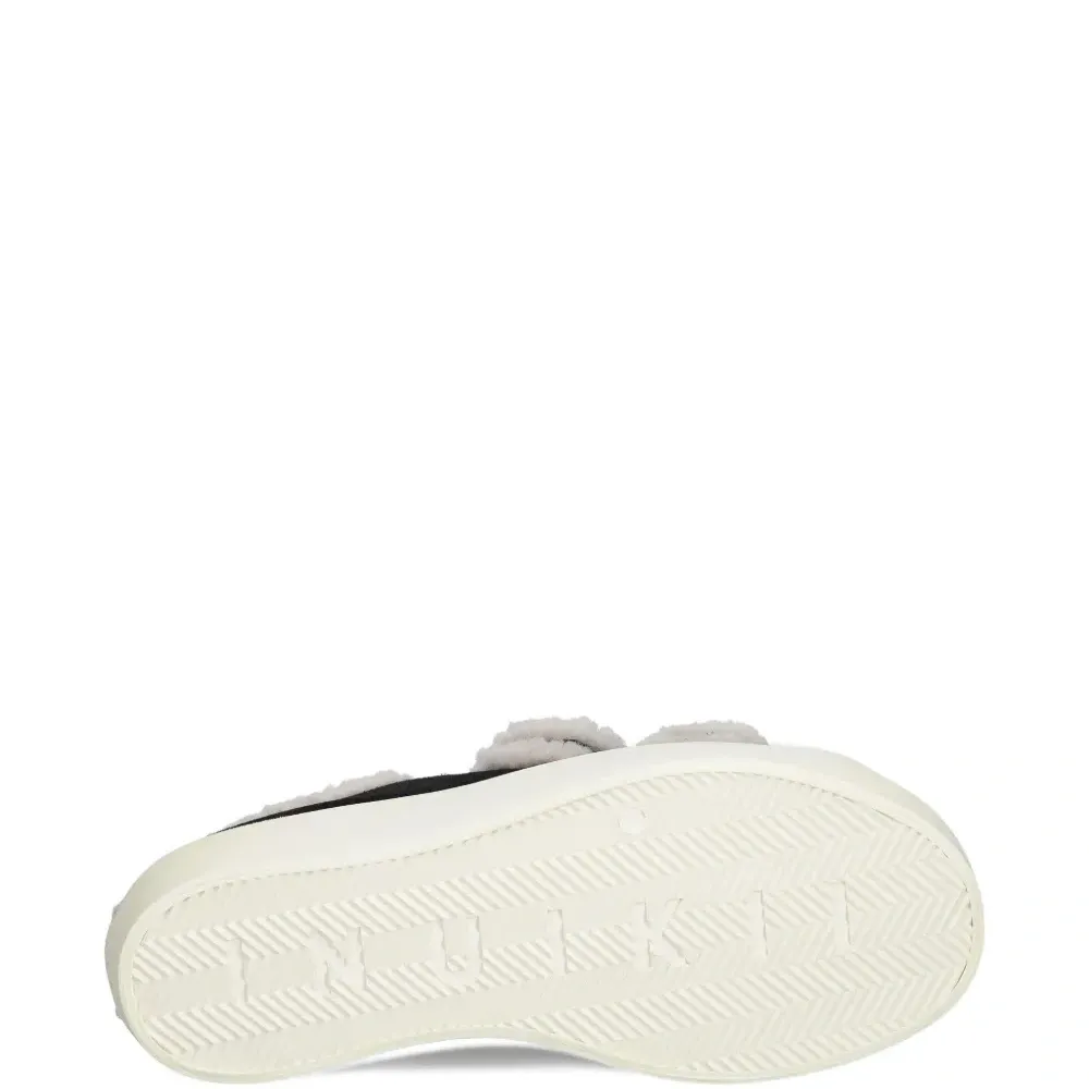 Кроссовки с отделкой из овчины