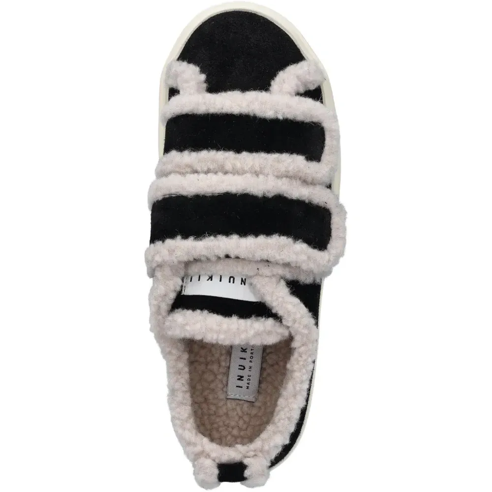 Кроссовки с отделкой из овчины