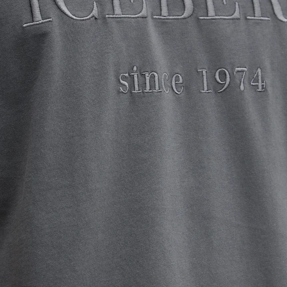 Футболка с вышивкой