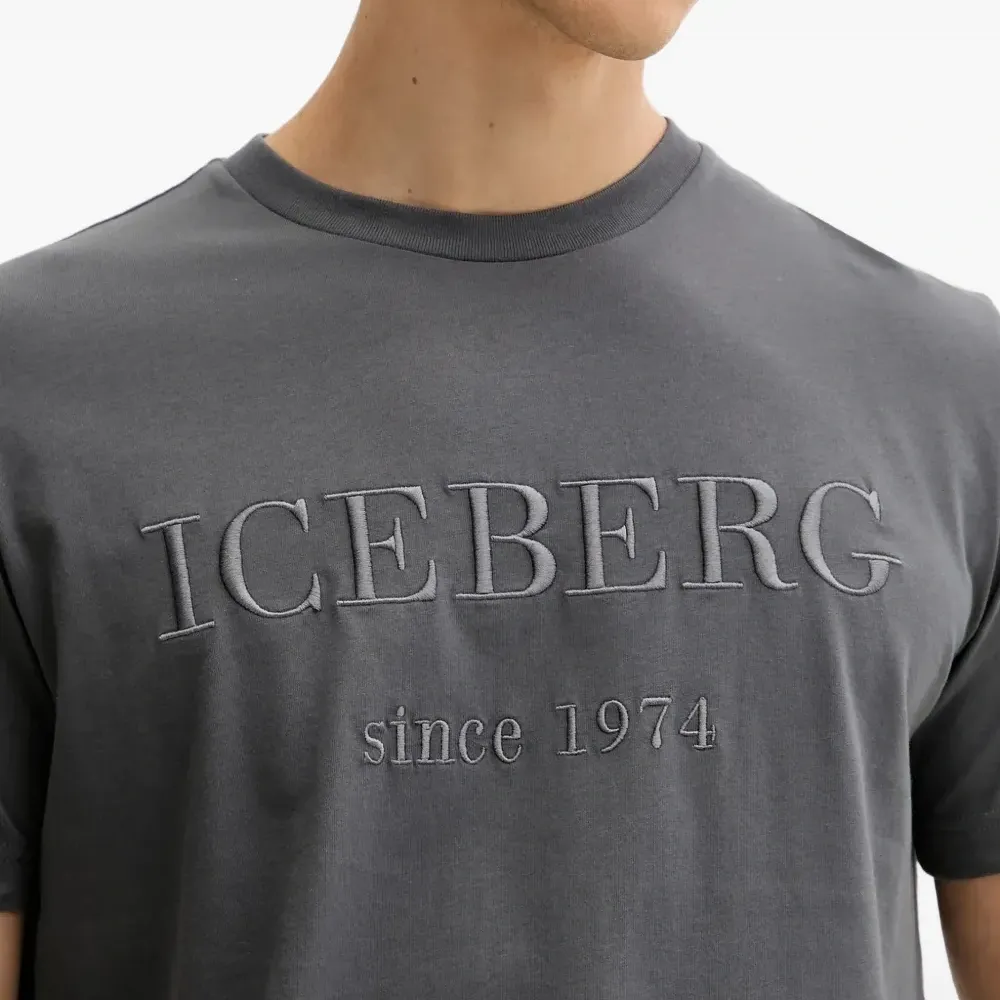 Футболка с вышивкой