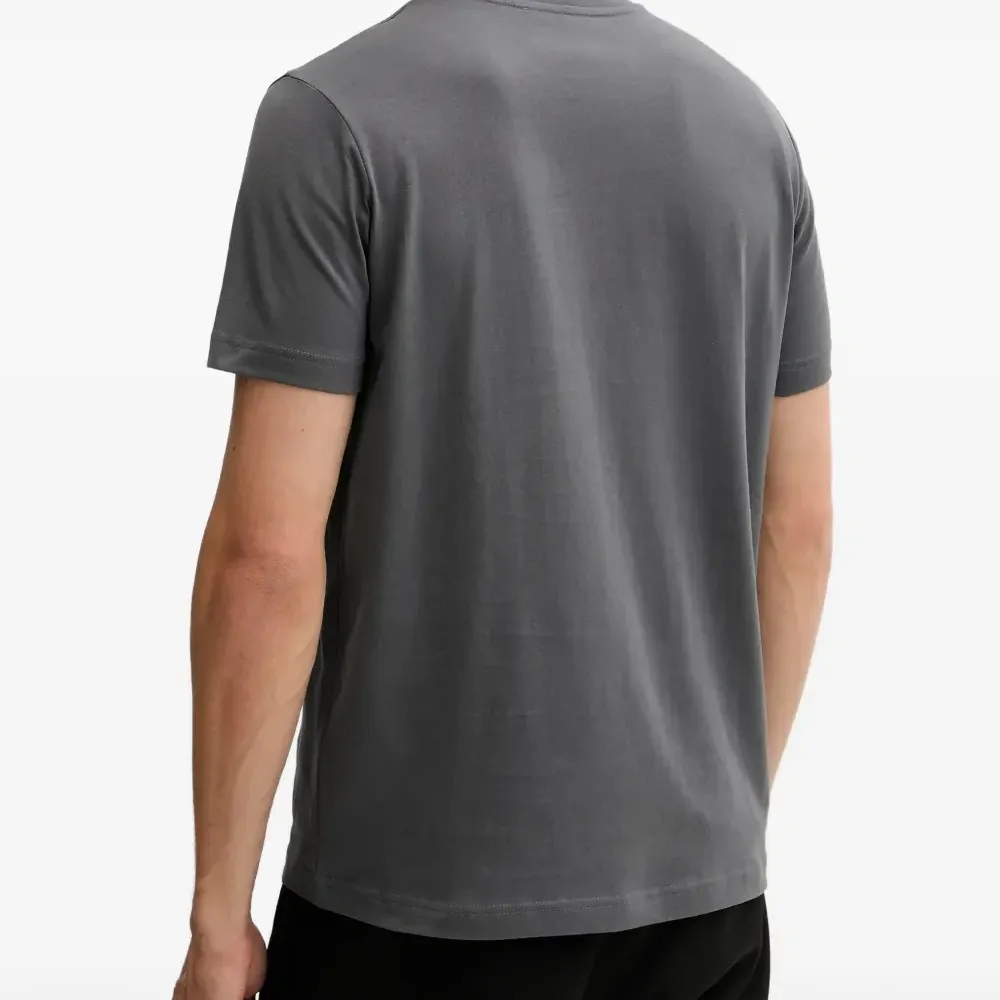 Футболка с вышивкой