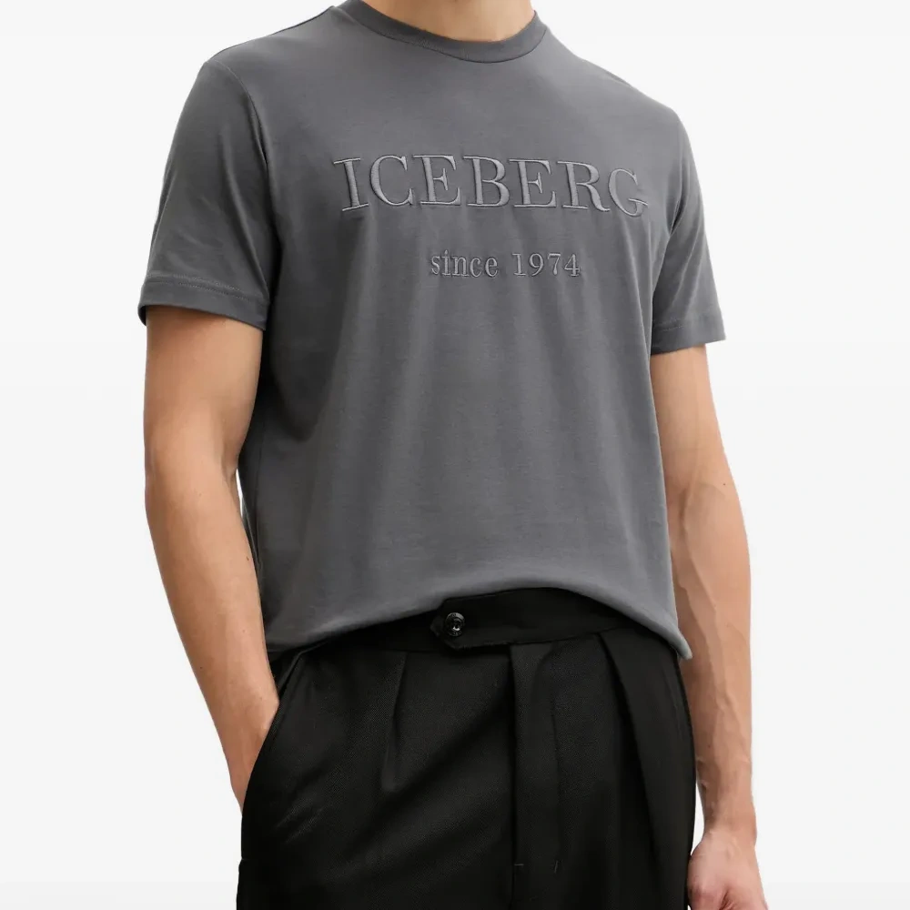 Футболка с вышивкой