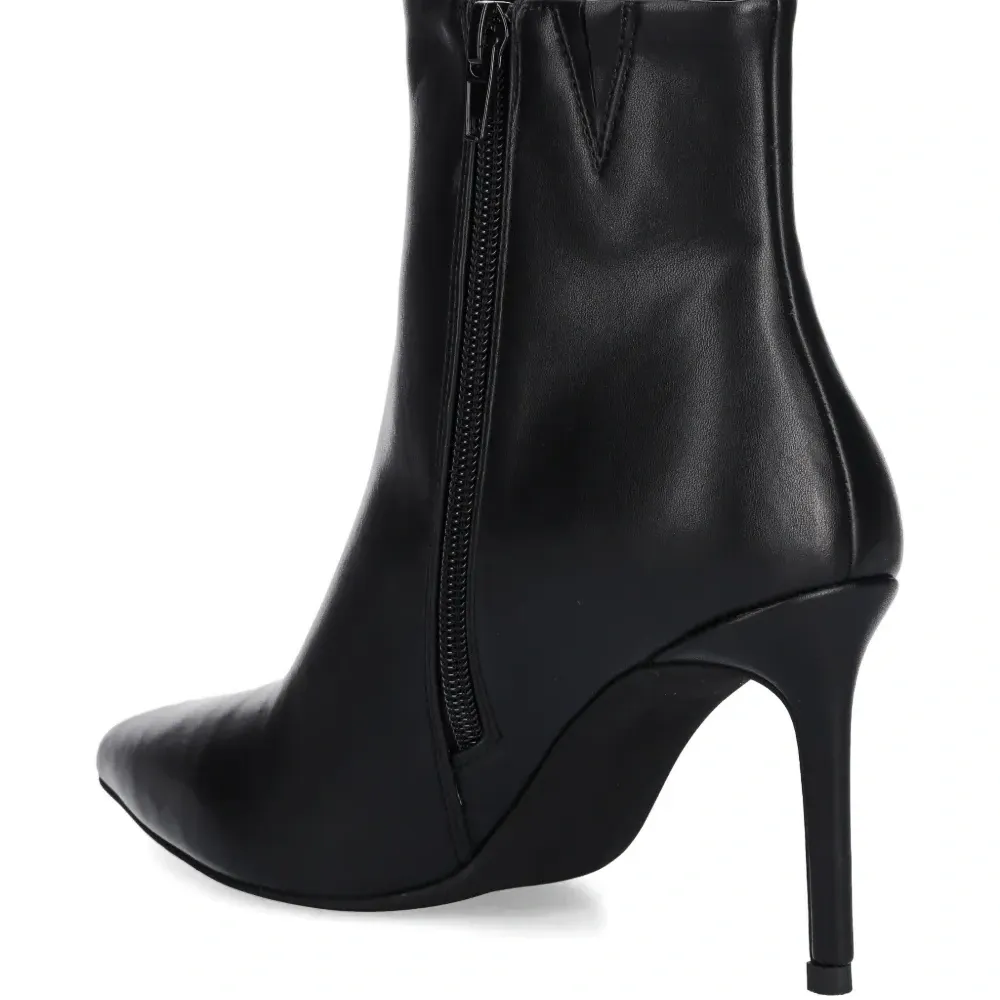 Ботильоны на каблуке с заостренным носком