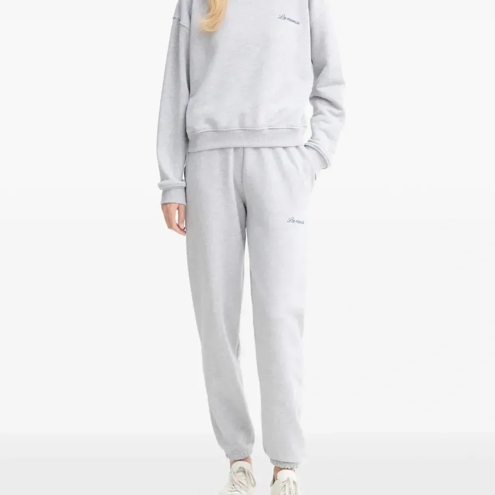 Свитшот с вышитым логотипом