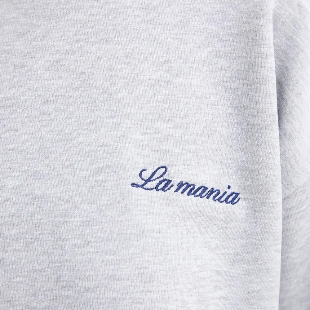 Свитшот с вышитым логотипом