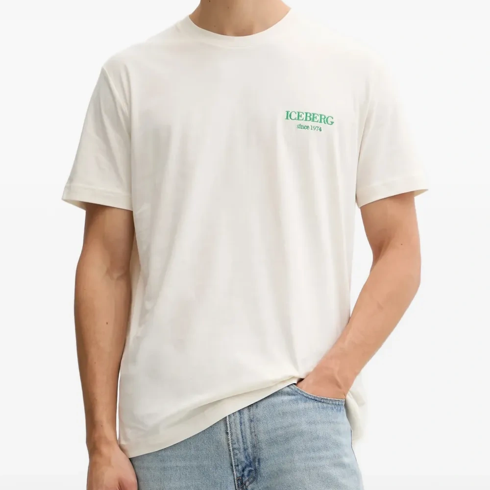 Футболка с логотипом