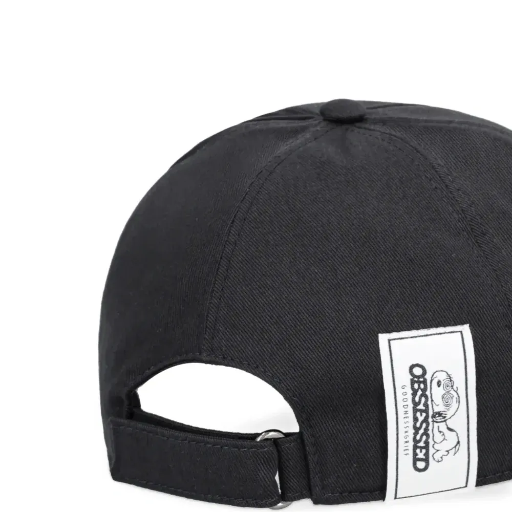 Бейсболка с вышитым рисунком