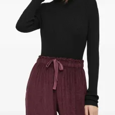 Свитер с воротником-стойкой