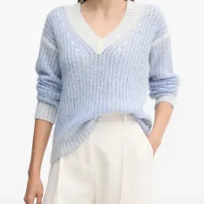 Свитер с V-образным вырезом