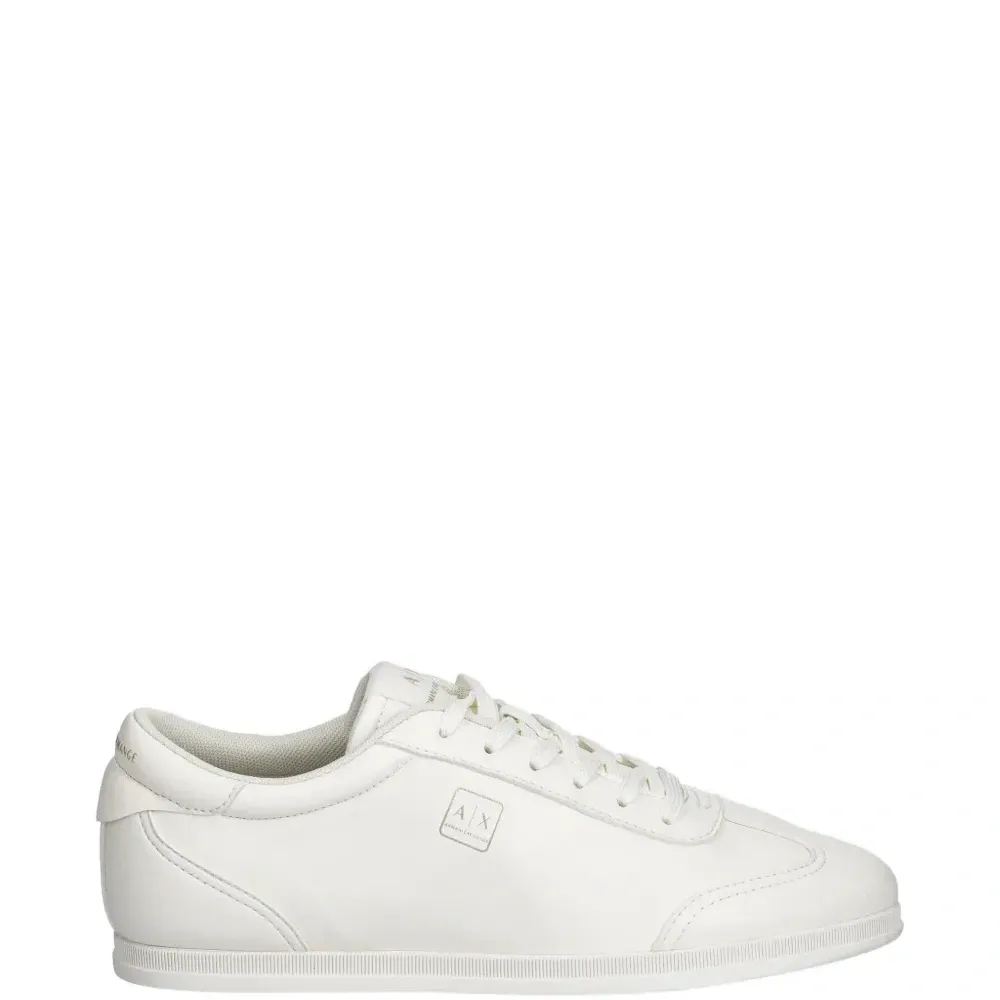 Кроссовки с логотипом