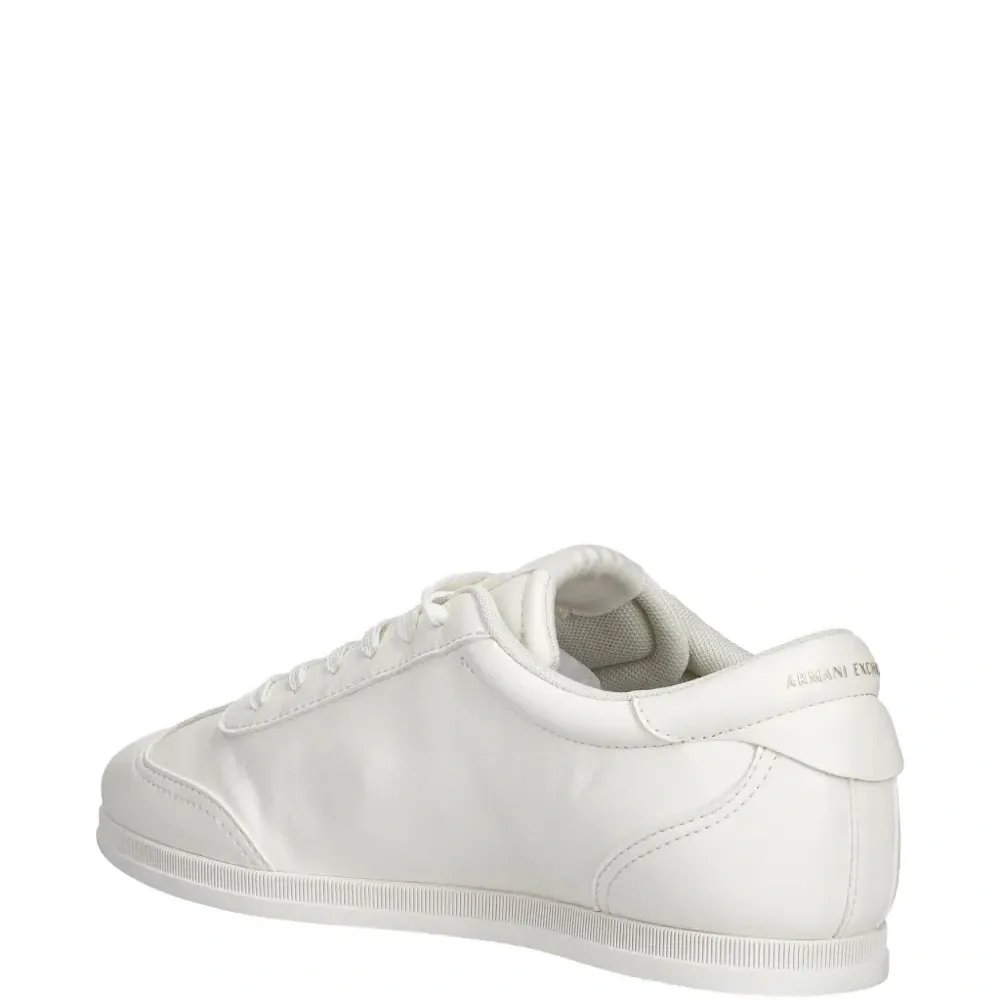 Кроссовки с логотипом