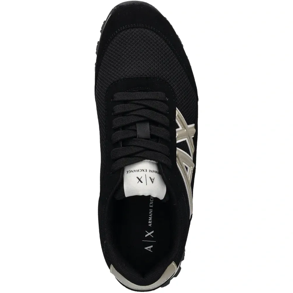 Кроссовки с логотипом