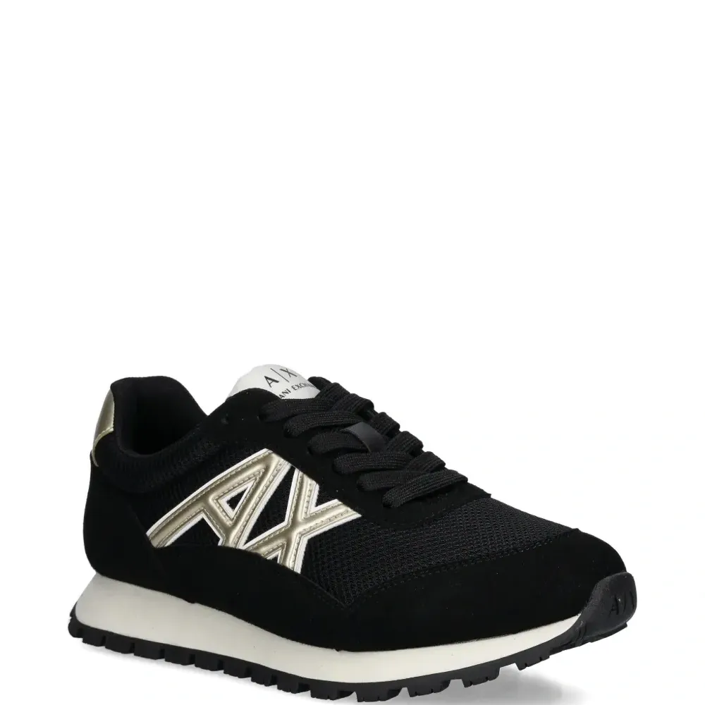 Кроссовки с логотипом