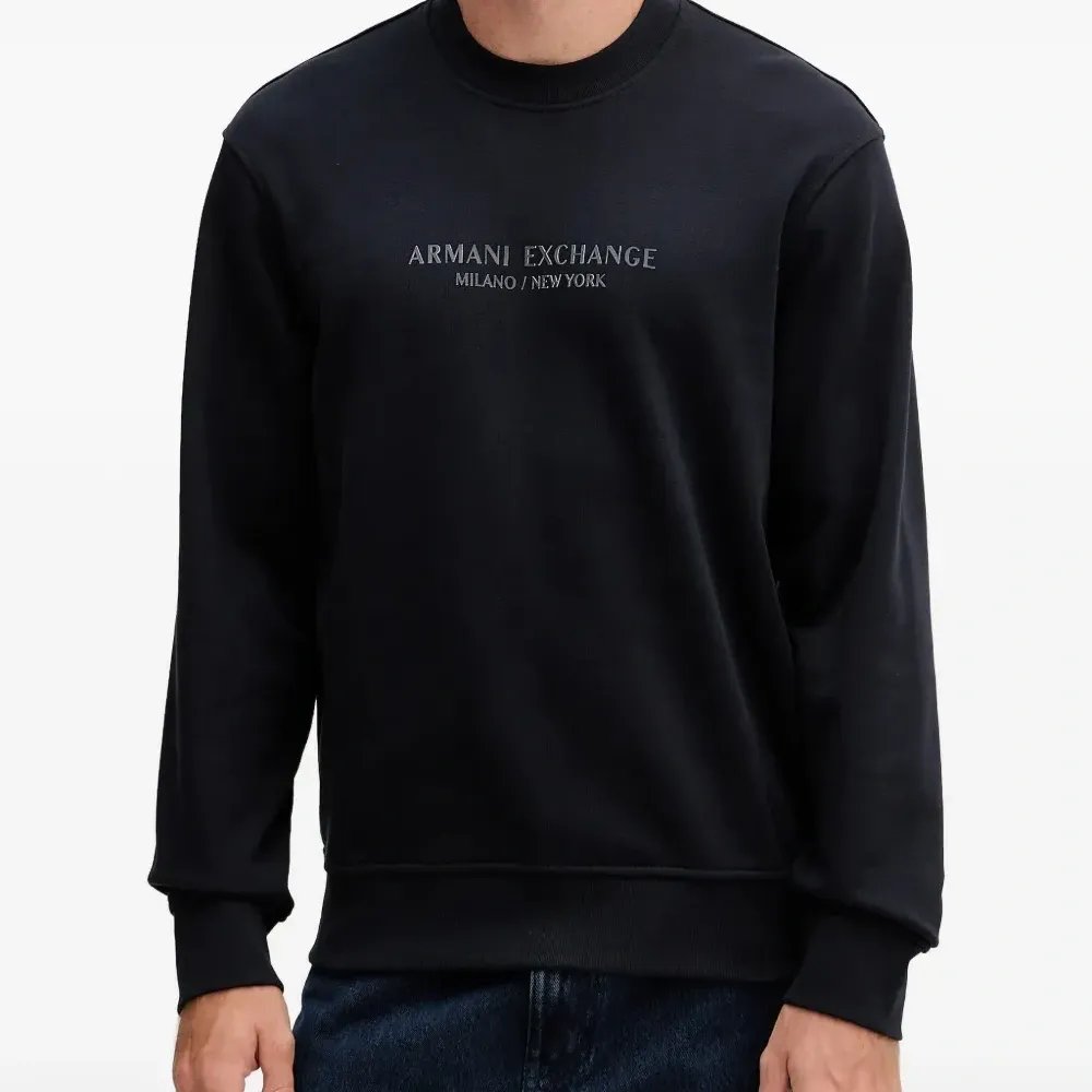 Свитшот с круглым вырезом