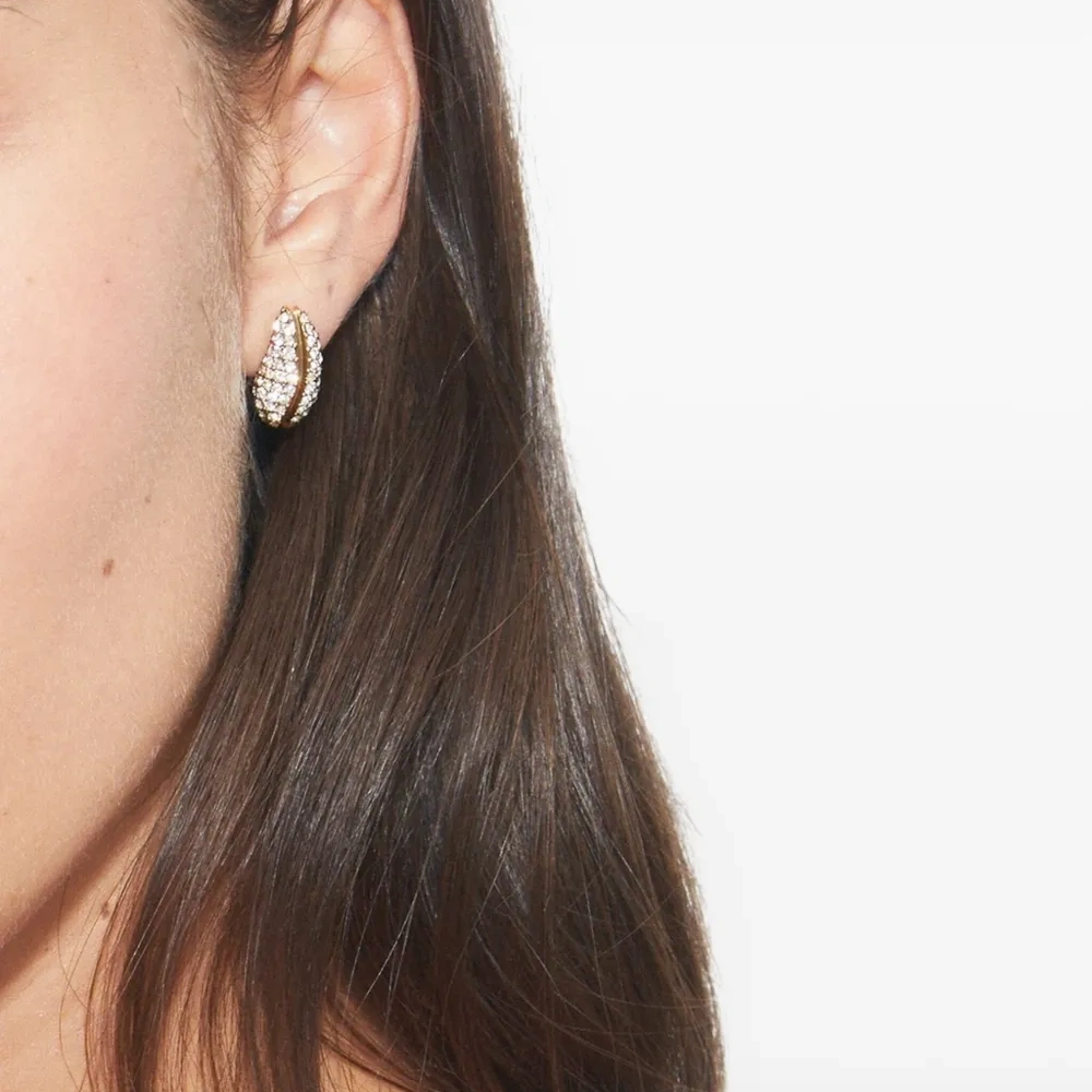 Серьги с волнообразной паве-инкрустацией