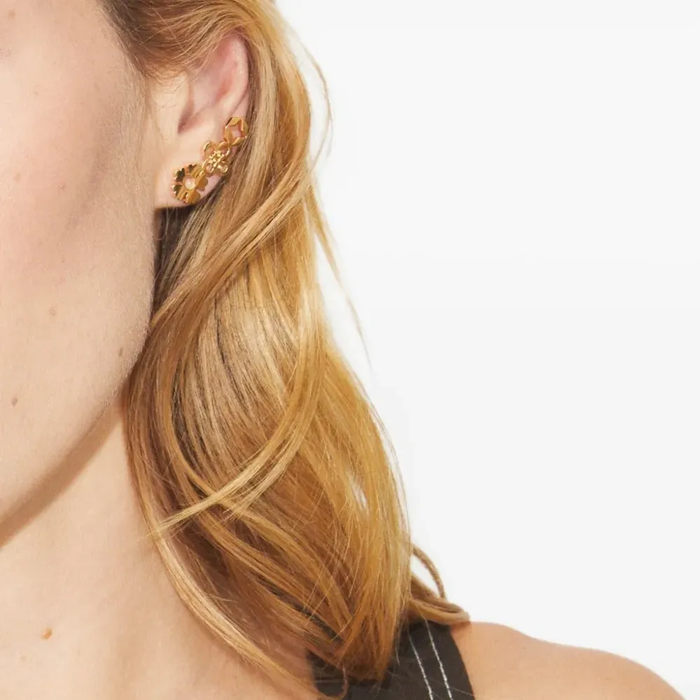 Серьги-гвоздики с цветочным шестиугольником