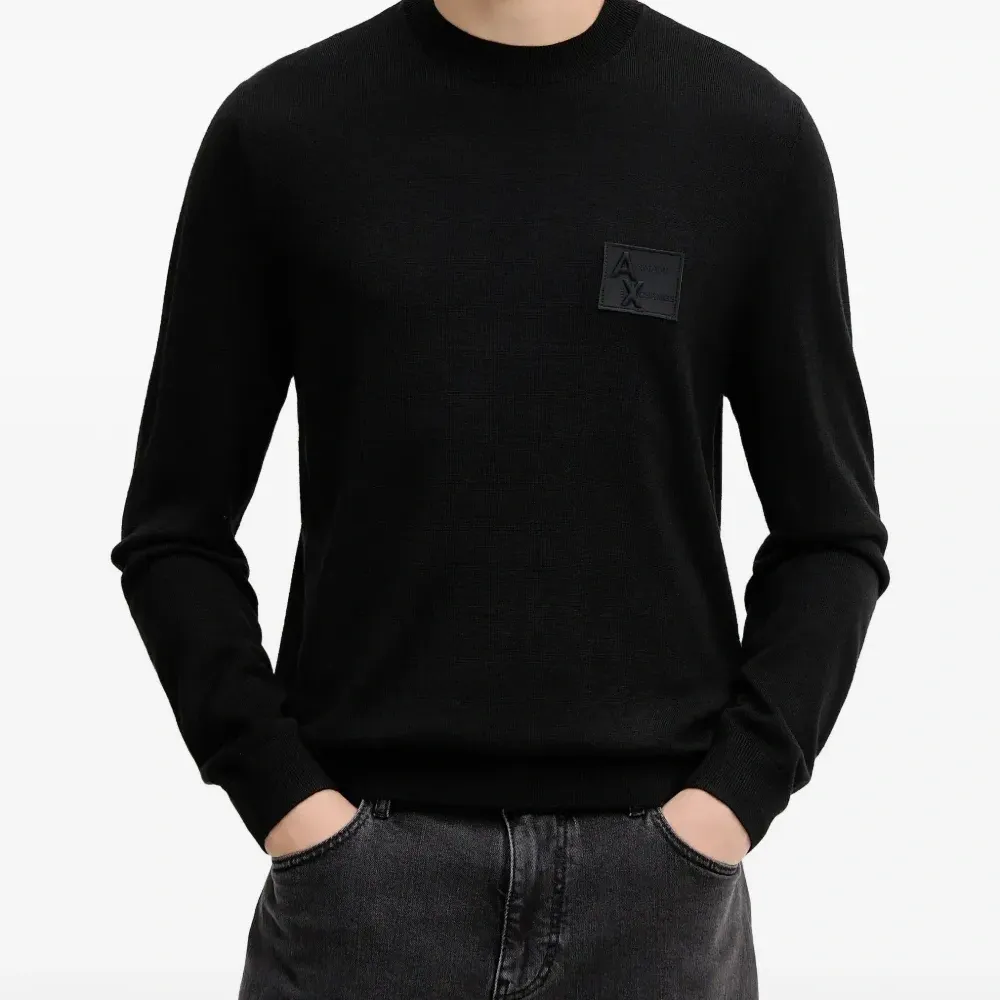 Свитер с аппликацией и круглым вырезом