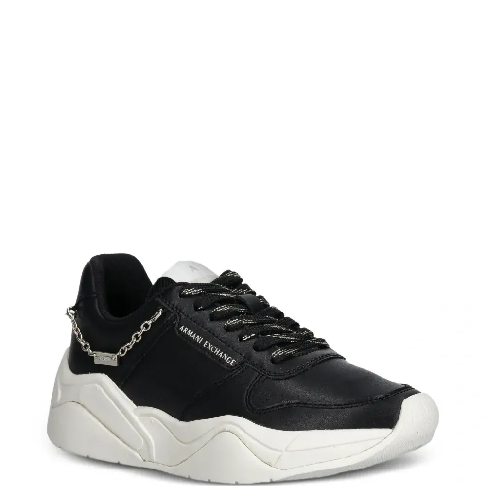 Кроссовки с цепочкой