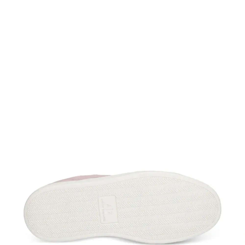 Кроссовки с тиснёными деталями