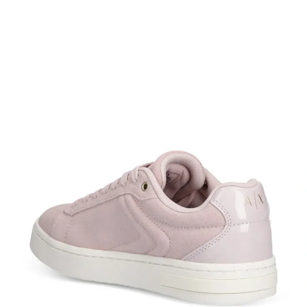 Кроссовки с тиснёными деталями