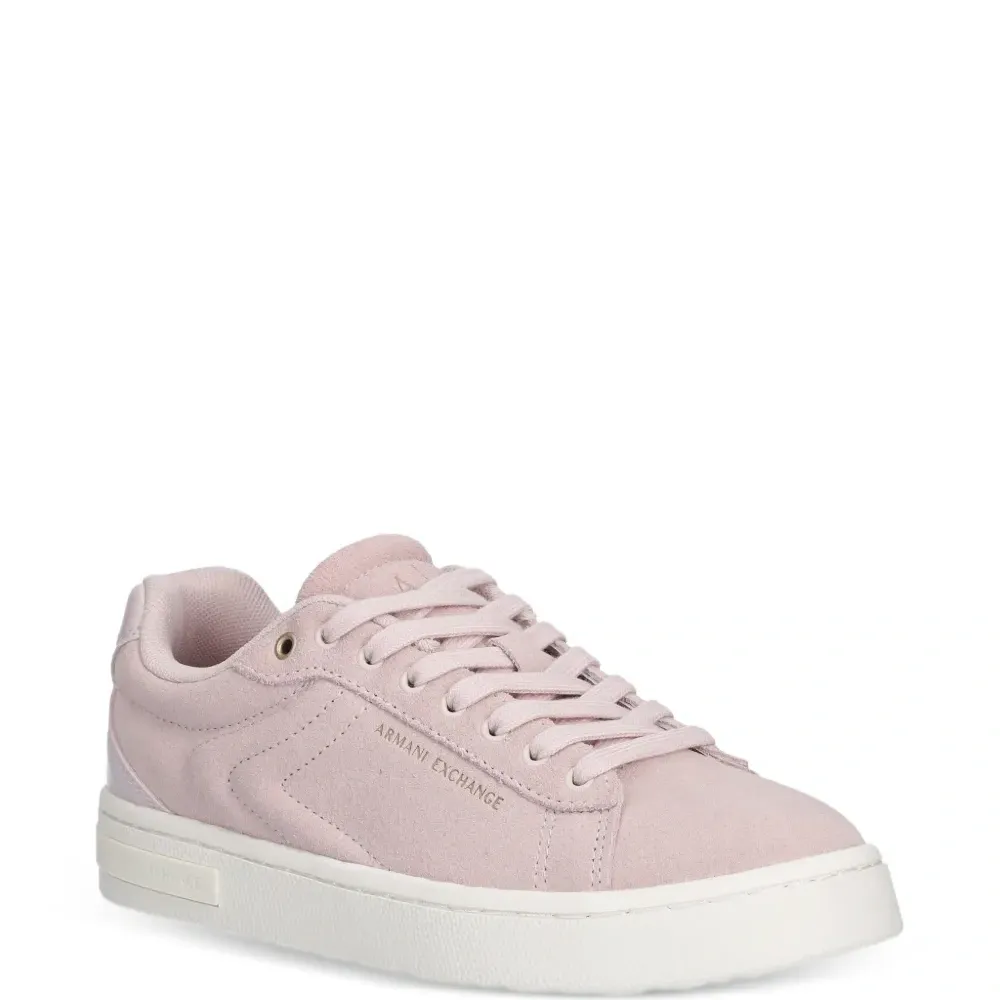 Кроссовки с тиснёными деталями