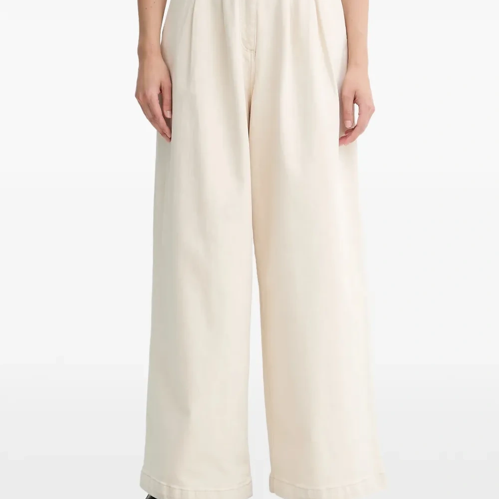 Джинсы широкого кроя Джинсы широкого кроя