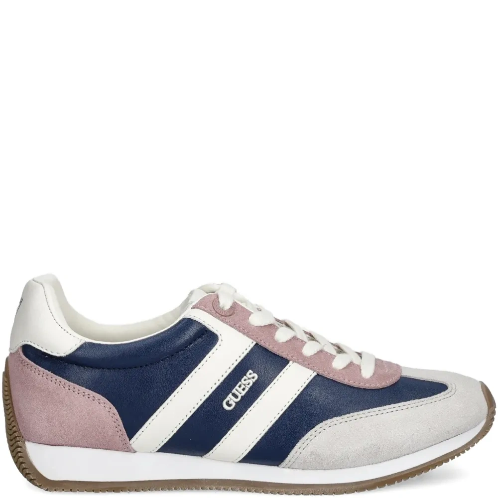 Кроссовки с логотипом