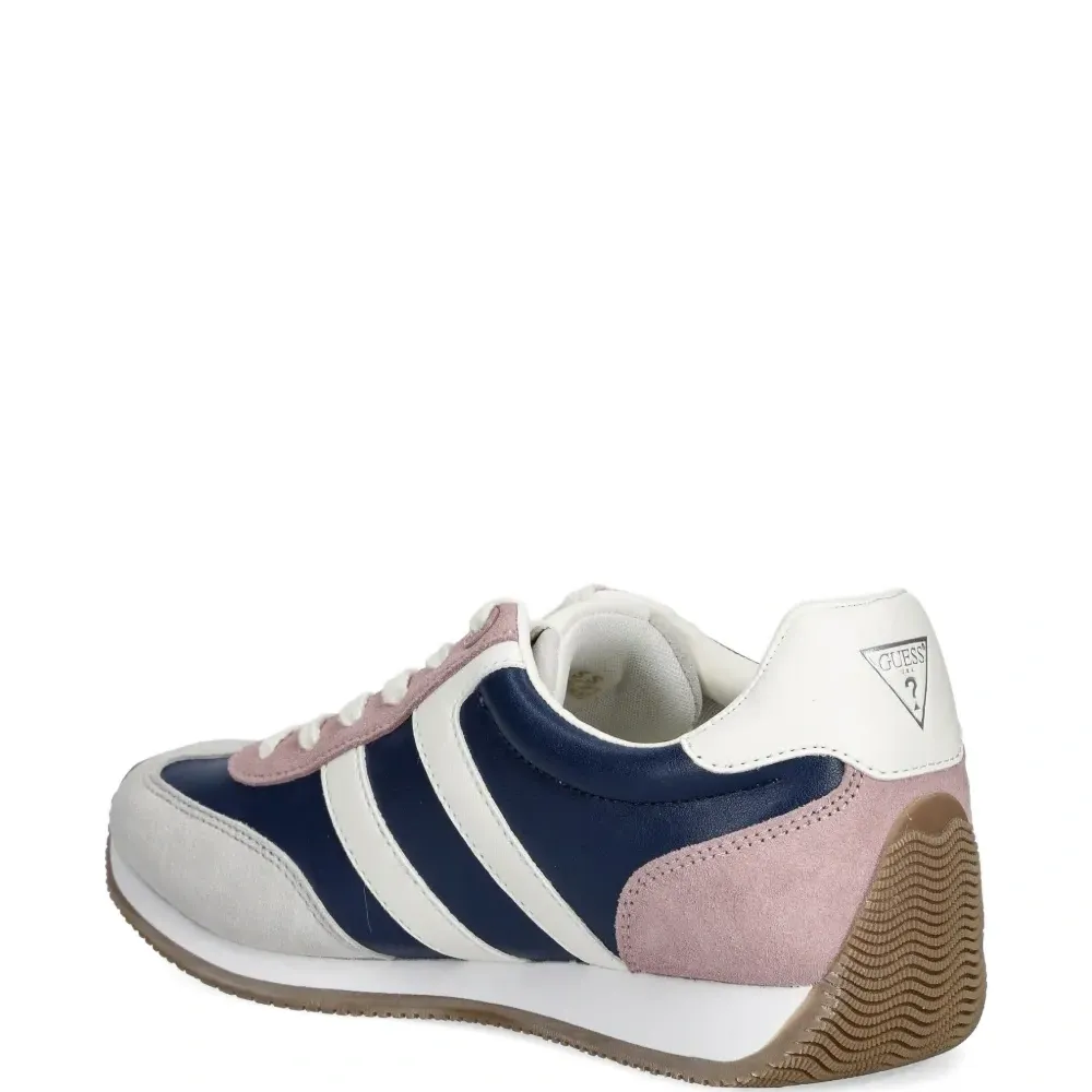 Кроссовки с логотипом