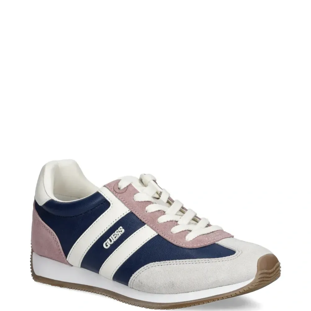 Кроссовки с логотипом