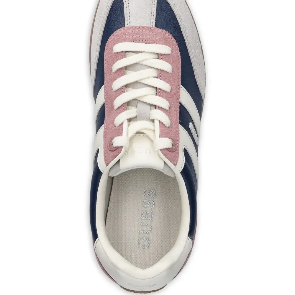 Кроссовки с логотипом