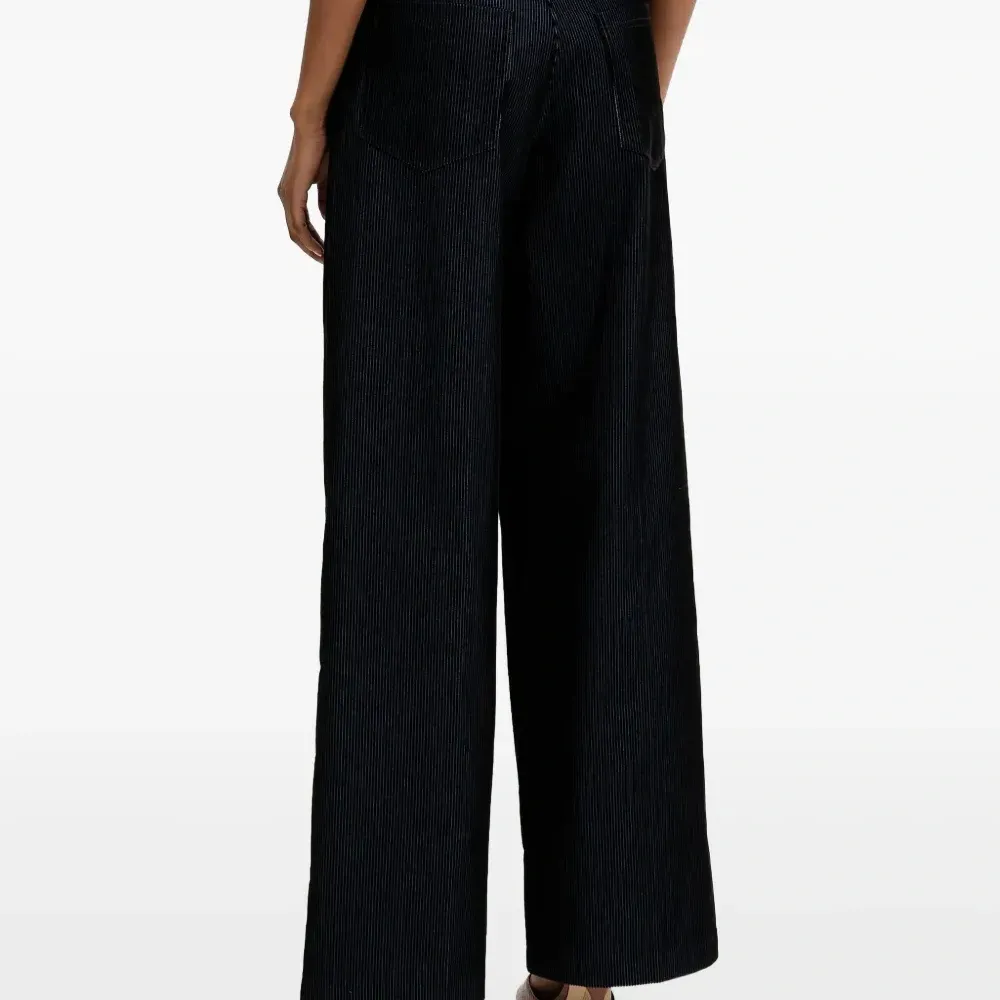 Брюки в полоску Брюки в полоску