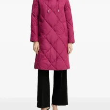 Стеганое пальто с капюшоном Стеганое пальто с капюшоном